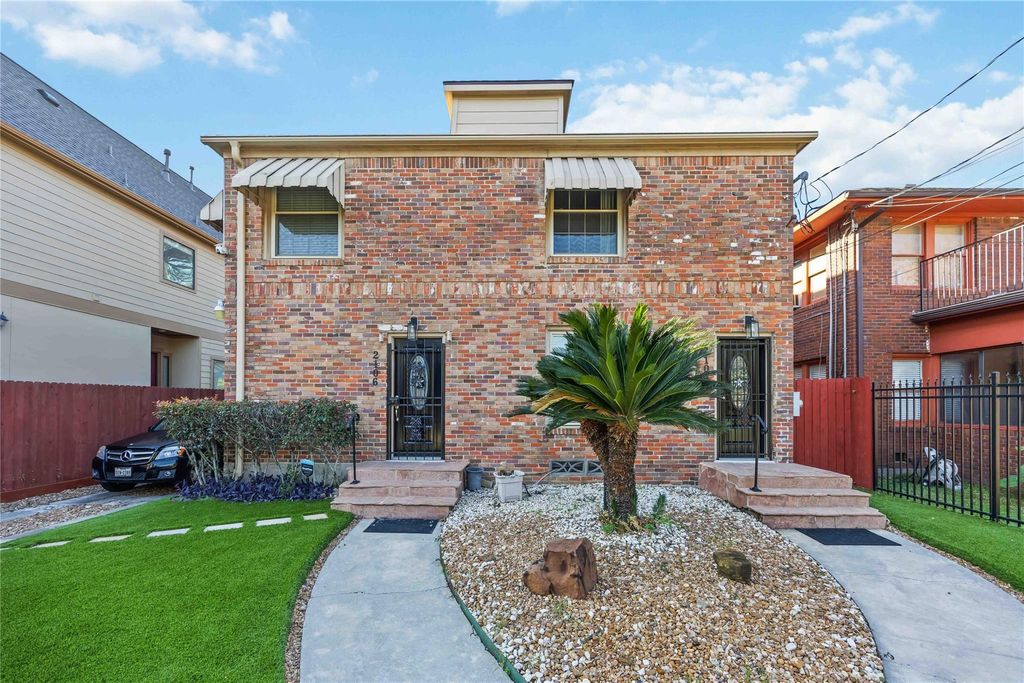 Photo of 2104 Winbern Street, Houston, TX 77004 (MLS # 3289917)