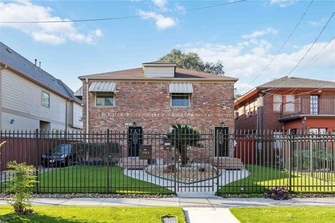 Photo of 2104 Winbern Street, Houston, TX 77004 (MLS # 3289917)