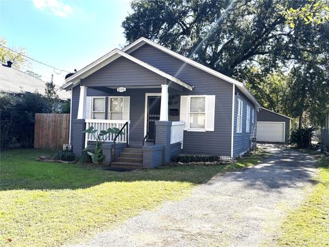 Photo of 806 Caplin Street, Houston, TX 77022 (MLS # 16063659)