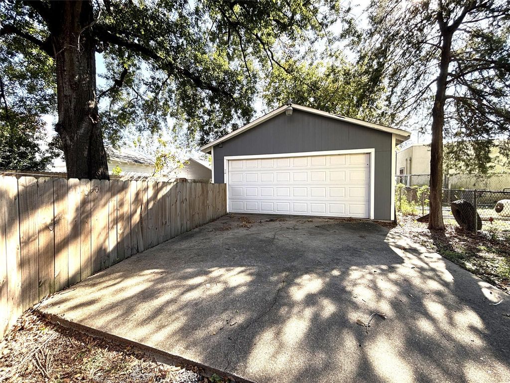 Photo of 806 Caplin Street, Houston, TX 77022 (MLS # 16063659)