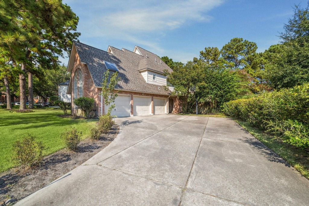 Photo of 5303 Beaver Lodge Drive, Houston, TX 77345 (MLS # 9286634)