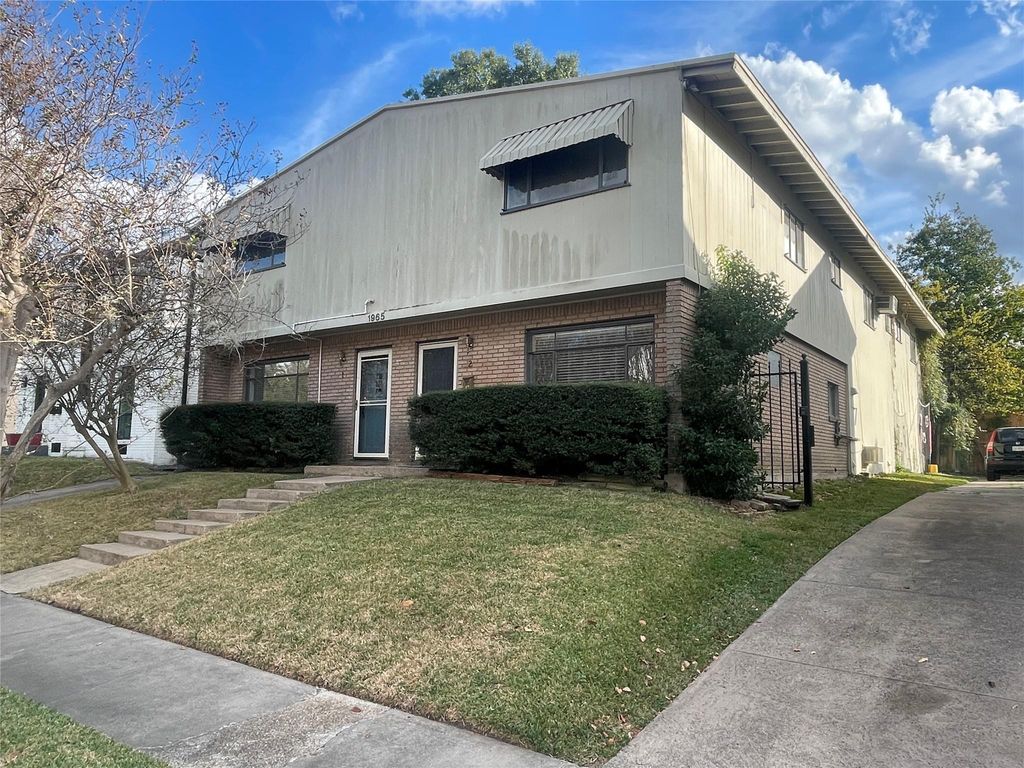 Photo of 1965 W Lamar St #1, Houston, TX 77019 (MLS # 27302858)