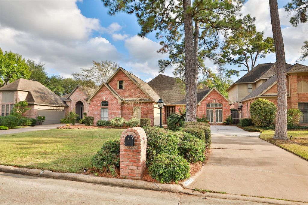 Photo of 5111 Olympia Fields Lane, Houston, TX 77069 (MLS # 71055432)
