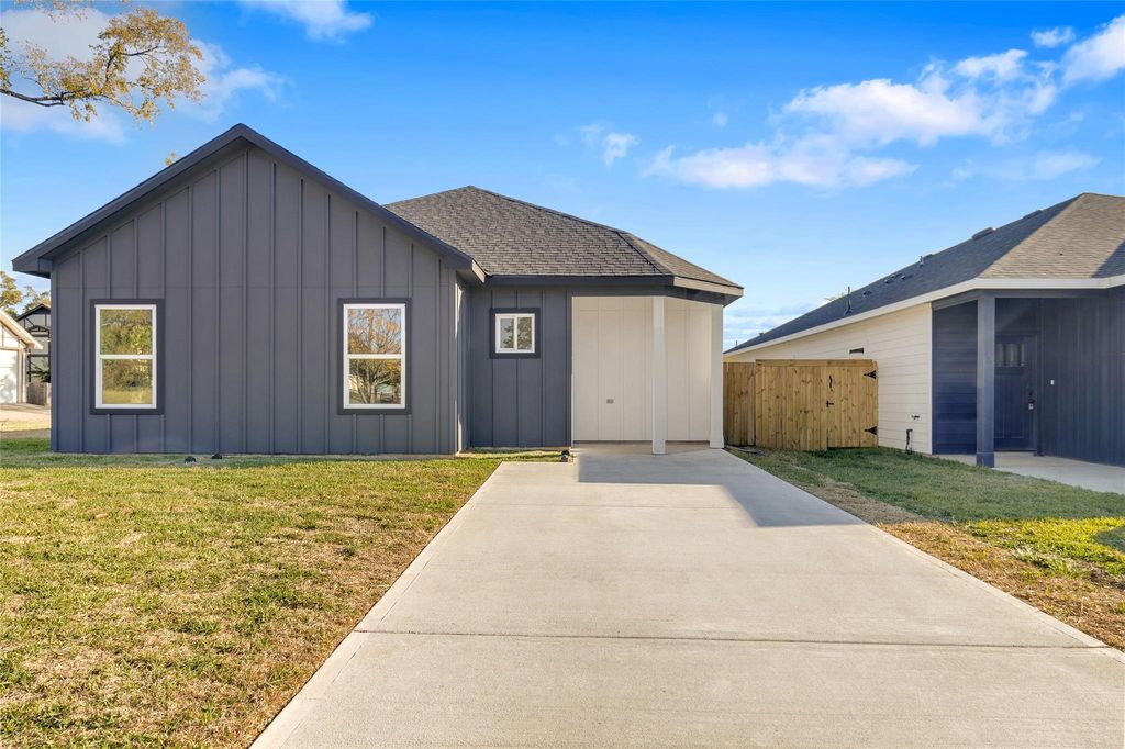 Photo of 401 E Martin Luther King Blvd Blvd #A, Willis, TX 77378 (MLS # 36436281)