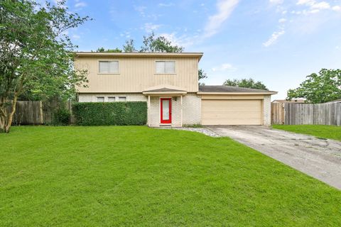 Photo of 303 Hearthside Circle, League City, TX 77573 (MLS # 71092775)