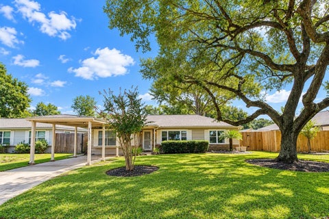 Photo of 1313 Tobola Street, Rosenberg, TX 77471 (MLS # 48485539)