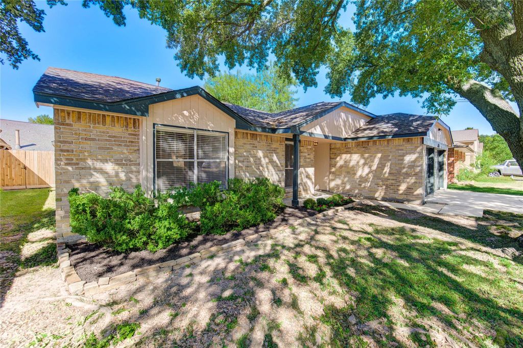 Photo of 18927 Pine Trace Court Ct, Humble, TX 77346 (MLS # 45305403)