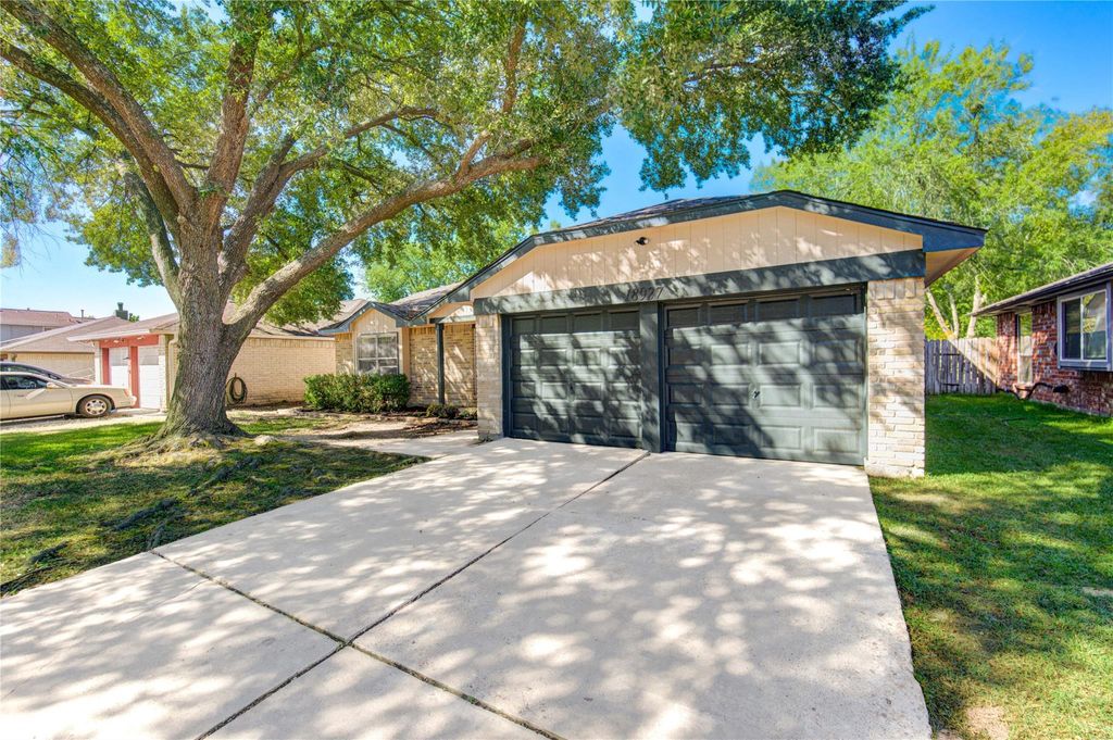 Photo of 18927 Pine Trace Court Ct, Humble, TX 77346 (MLS # 45305403)