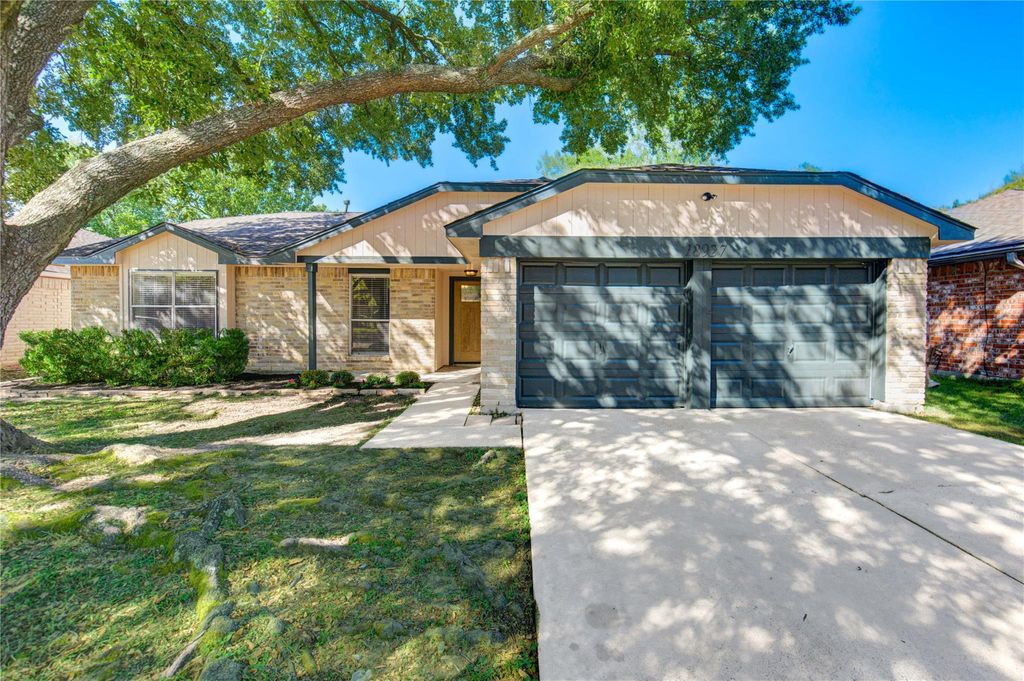 Photo of 18927 Pine Trace Court Ct, Humble, TX 77346 (MLS # 45305403)