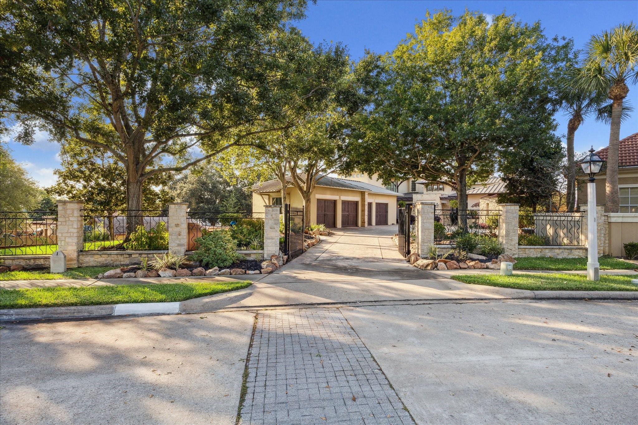 1 Waterford Oaks Lane