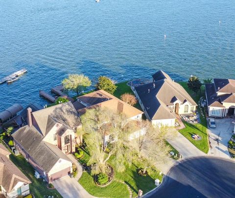 Photo of 309 Harbor Circle, Montgomery, TX 77356 (MLS # 85898000)