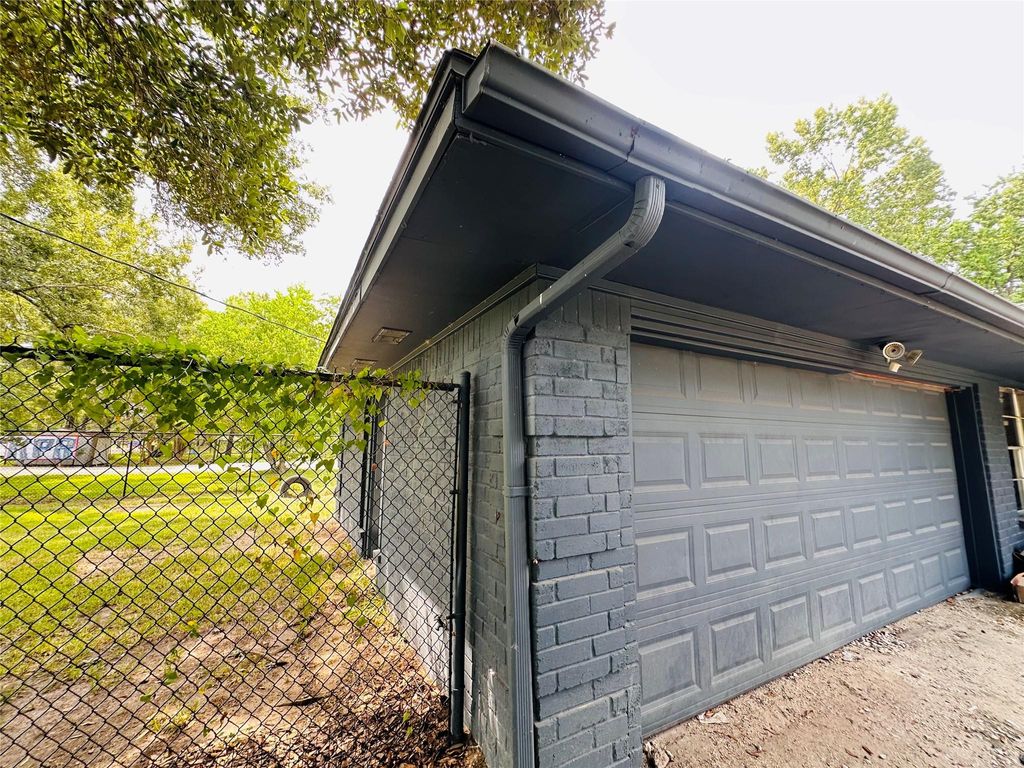 Photo of 623 Lakeville Drive, Kingwood, TX 77339 (MLS # 8897820)