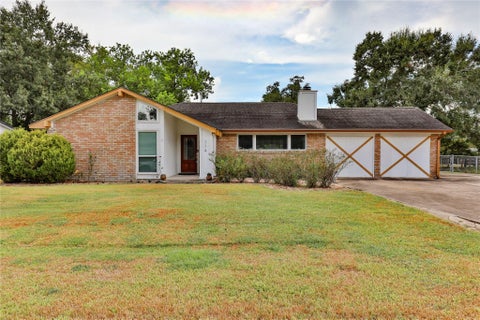 Photo of 114 Persimmon Lane, Lake Jackson, TX 77566 (MLS # 56028340)