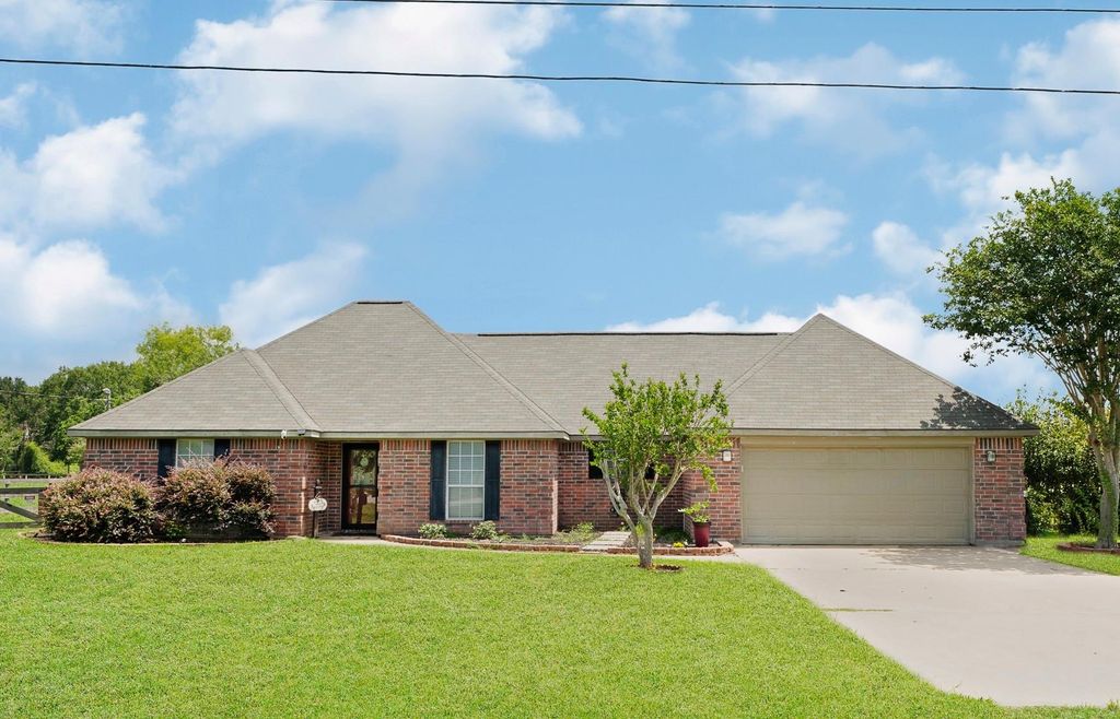 Photo of 21219 Horse Shoe Drive, Manvel, TX 77578 (MLS # 46916942)