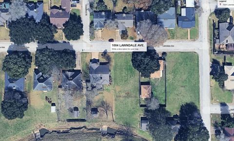 Photo of 1004 Lawndale Avenue, Brenham, TX 77833 (MLS # 32276811)