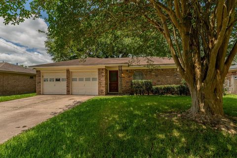 Photo of 450 Norvell Street, Beaumont, TX 77707 (MLS # 86192046)