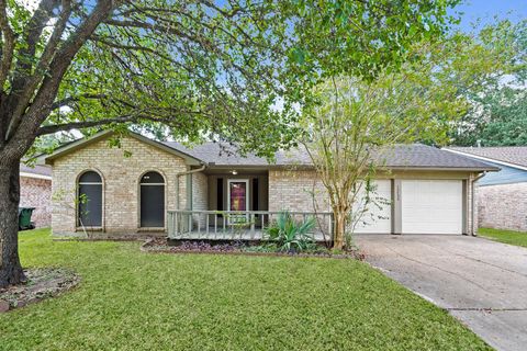 Photo of 13755 Drakewood Drive, Sugar Land, TX 77498 (MLS # 56301562)