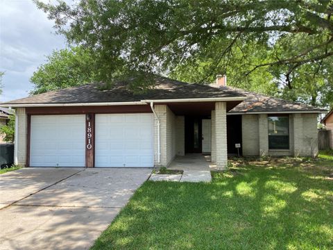 Homes For Sale - 18910 Cloyanna Lane<br/> Humble, TX 77346