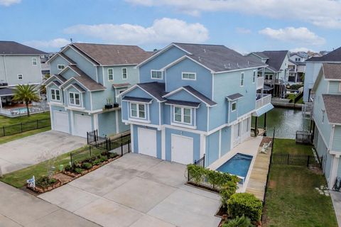 Photo of 429 Jeanie Lynne Circle, Tiki Island, TX 77554 (MLS # 29086539)