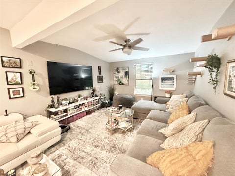 Photo of 2043 Des Jardines Street, Houston, TX 77023 (MLS # 77235336)