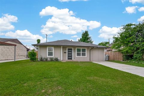 Tiny photo for 3710 Daphne Street, Houston, TX 77021 (MLS # 4889188)