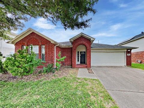Photo of 9812 Fair Brook Way, Pearland, TX 77584 (MLS # 63089127)