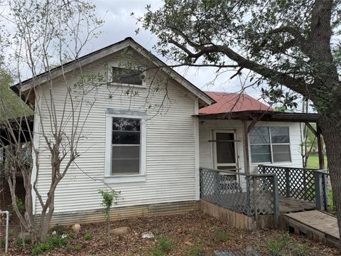 Property photo of 514 W Avenue D, Poteet, TX 78065
