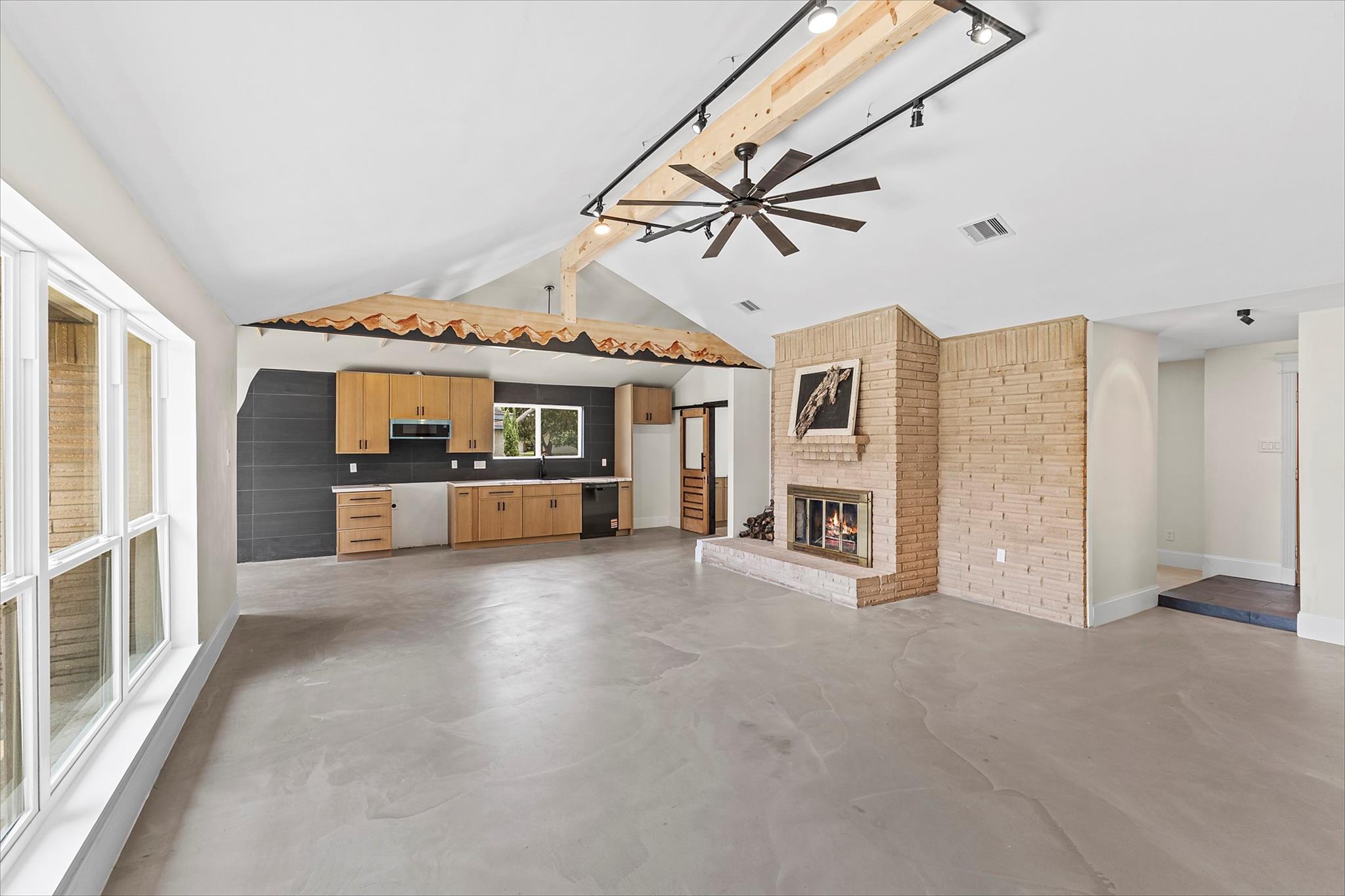 715 Whippoorwill Dr