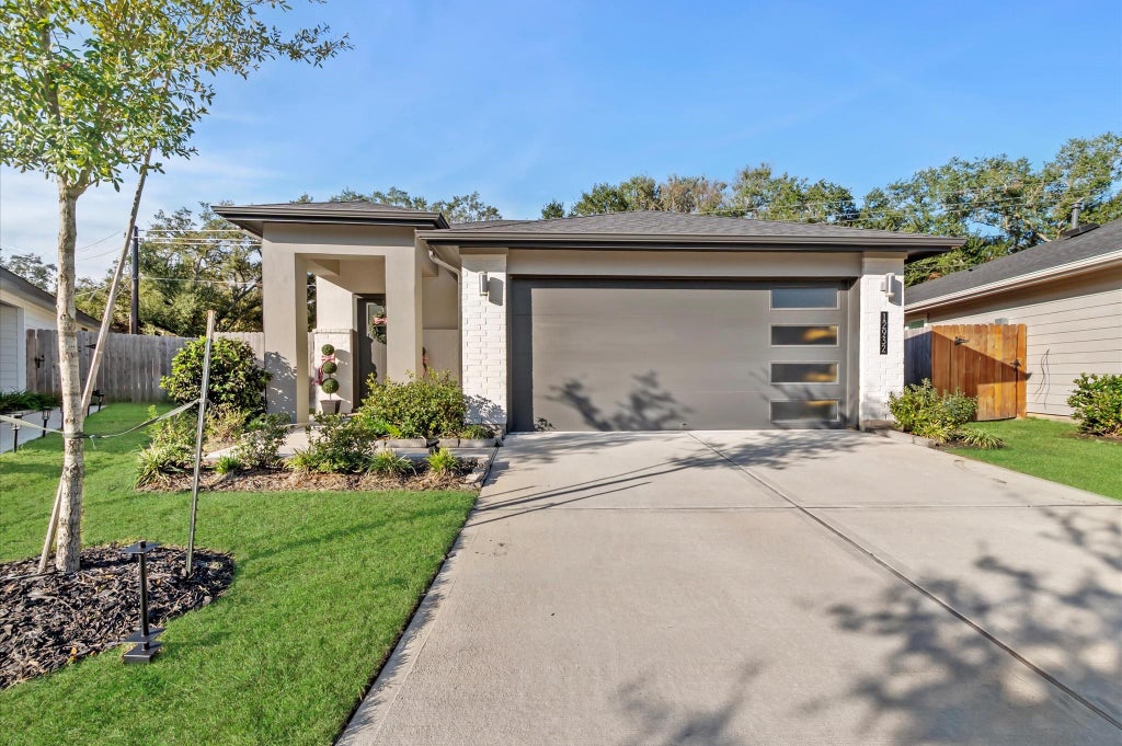 Photo of 12932 Wempe Way, Houston, TX 77047 (MLS # 44624705)