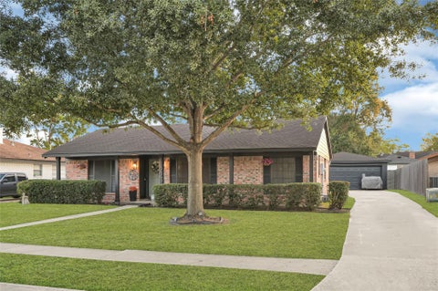 Photo of 11226 Sageburrow Drive, Houston, TX 77089 (MLS # 15214247)