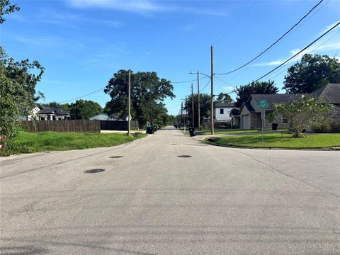 Photo of 7804 Jester Street, Houston, TX 77051 (MLS # 70755621)