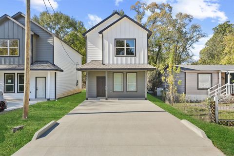 Photo of 8687 Sassafras Street, Willis, TX 77318 (MLS # 28487931)