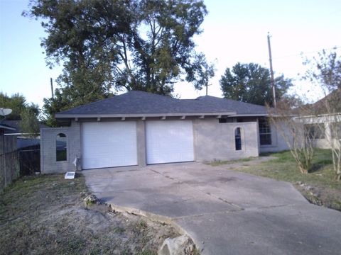 Photo of 11642 Harrow Street, Houston, TX 77093 (MLS # 4384540)