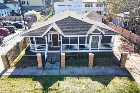 Photo of 216 W 9th Street, Houston, TX 77007 (MLS # 93056562)