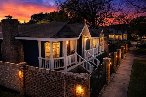 Homes For Sale - 216 W 9th Street<br/> Houston, TX 77007