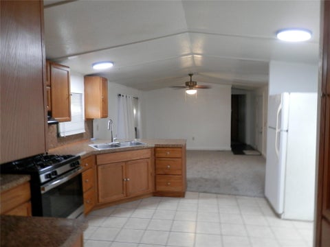 Mobile Home For Rent - 800 29th Street<br/> Dickinson, TX 77539