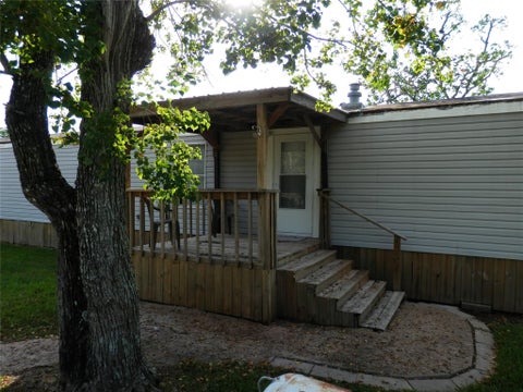 Photo of 800 29th Street, Dickinson, TX 77539 (MLS # 97427100)