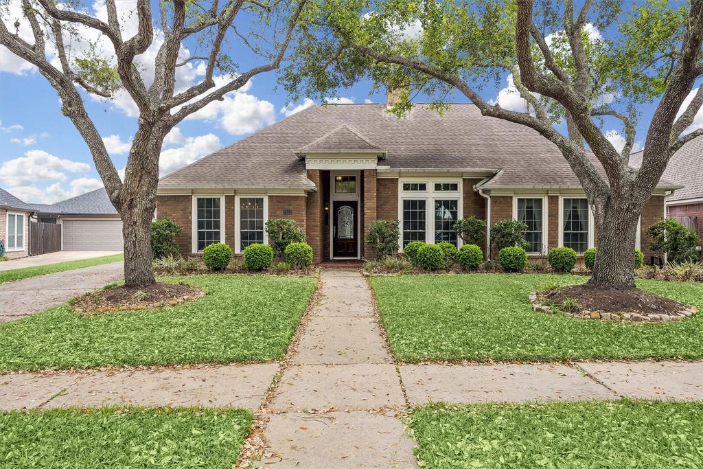 Photo of 1839 Lakewinds Drive, Missouri City, TX 77459 (MLS # 26539000)