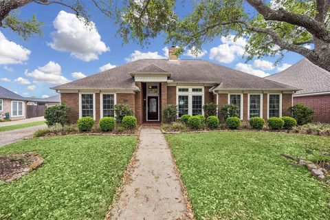 Homes For Sale - 1839 Lakewinds Drive<br/> Missouri City, TX 77459