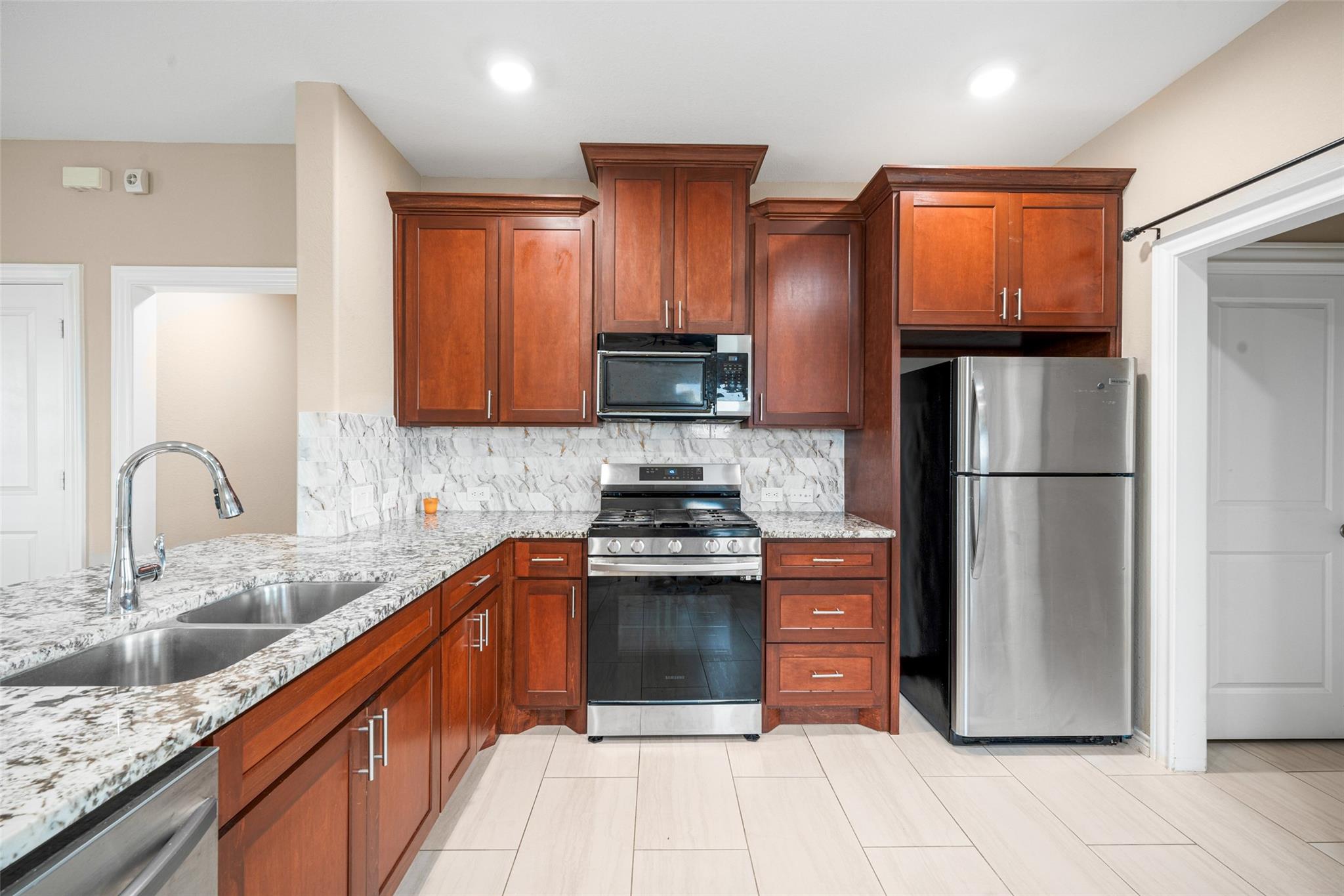 8307 W Green Leaf Street