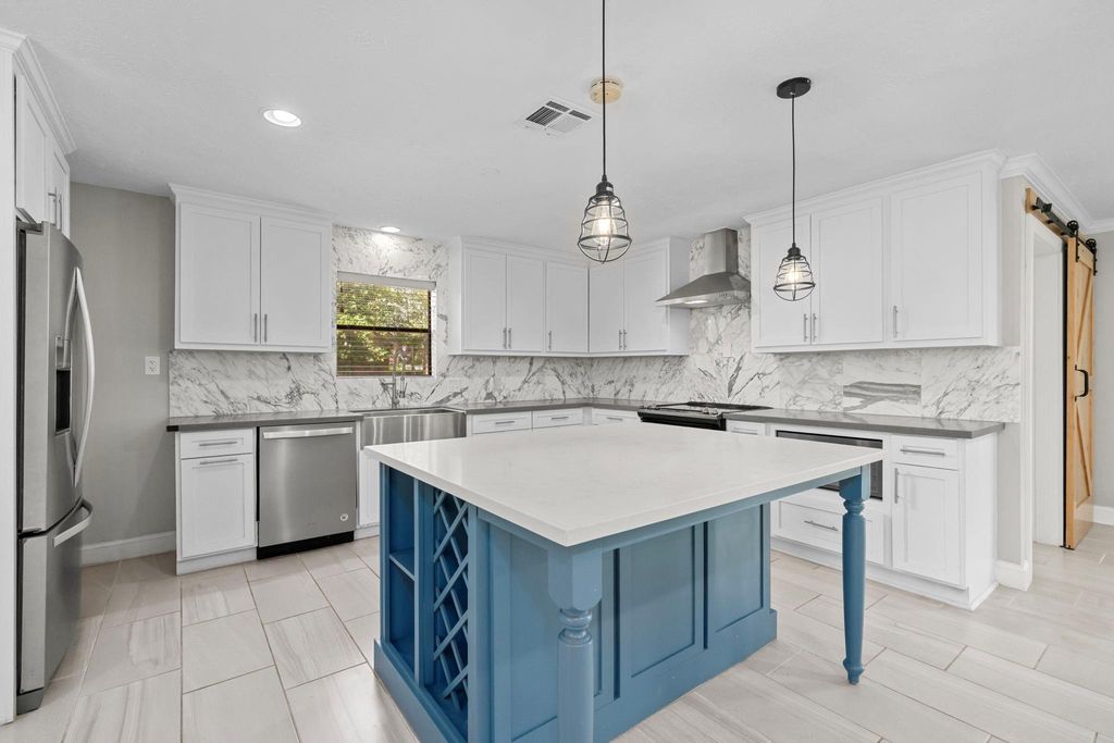 Photo of 10139 Knoboak Drive, Houston, TX 77080 (MLS # 80895760)