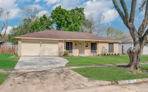 Photo of 951 Beachcomber Lane, Houston, TX 77062 (MLS # 64843349)