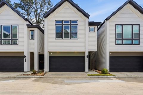 Photo of 1113 Highland Square Lane, Houston, TX 77091 (MLS # 2188571)