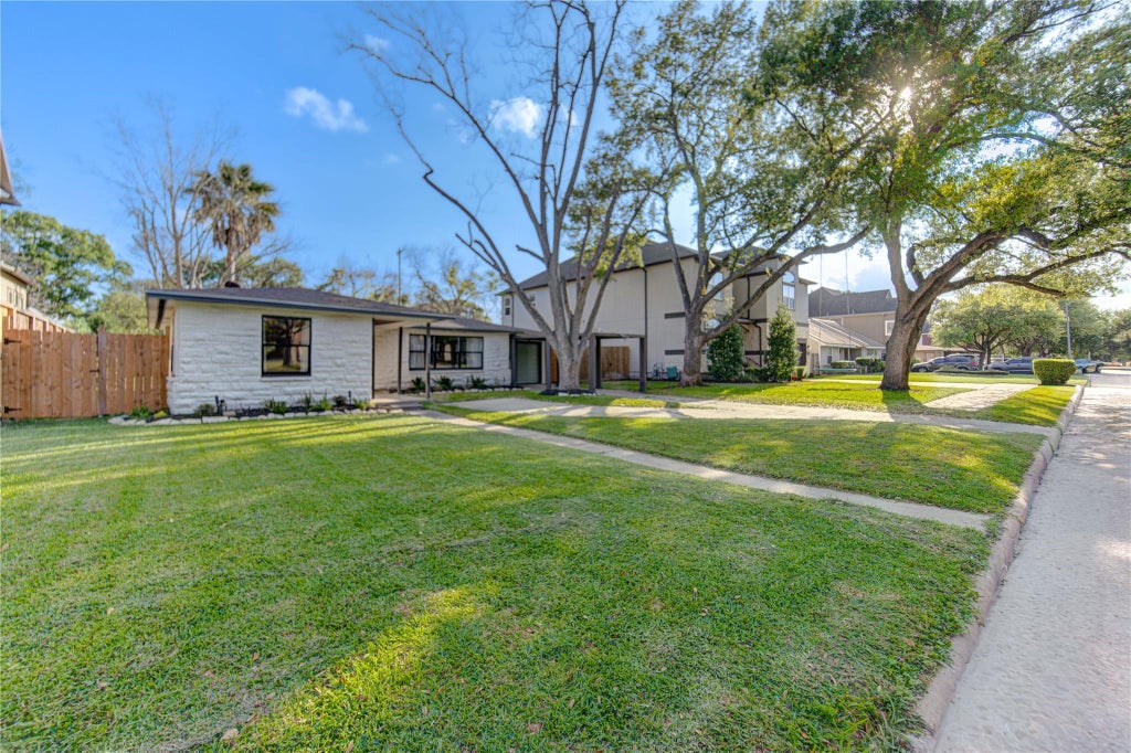 Photo of 3221 Durhill Street, Houston, TX 77025 (MLS # 15930712)