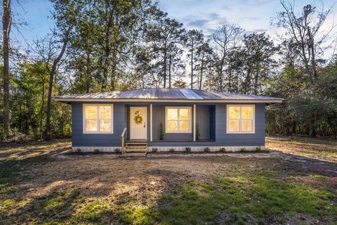 Photo of 180 S Friar Tuck Drive S, Woodville, TX 75979 (MLS # 22387463)