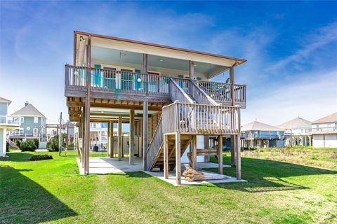 Photo of 981 S Stingaree Drive, Crystal Beach, TX 77650 (MLS # 10674934)
