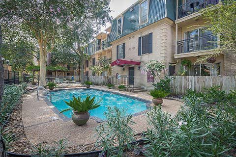 Photo of 4515 Briar Hollow Place #304, Houston, TX 77027 (MLS # 27313293)