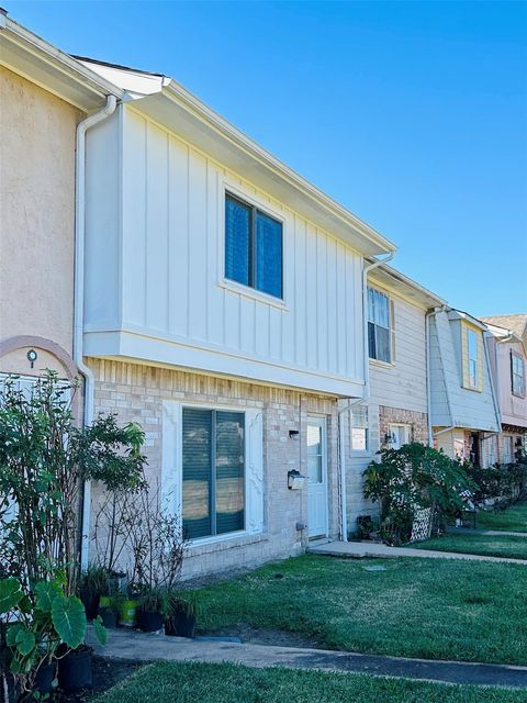 Photo of 8462 Leawood Boulevard, Houston, TX 77072 (MLS # 78599592)
