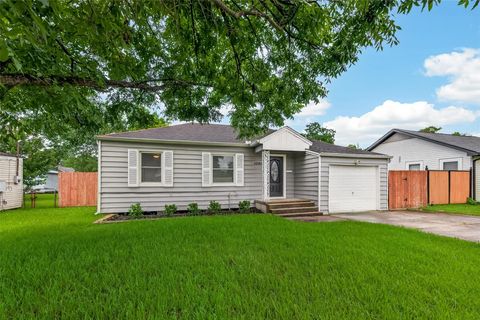 Photo of 10914 La Crosse Street, Jacinto City, TX 77029 (MLS # 64894315)