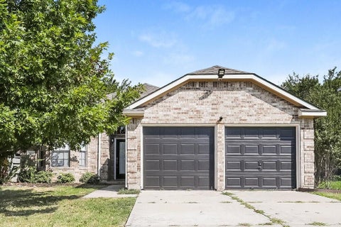 Photo of 311 Lake View Drive, Montgomery, TX 77356 (MLS # 67783207)